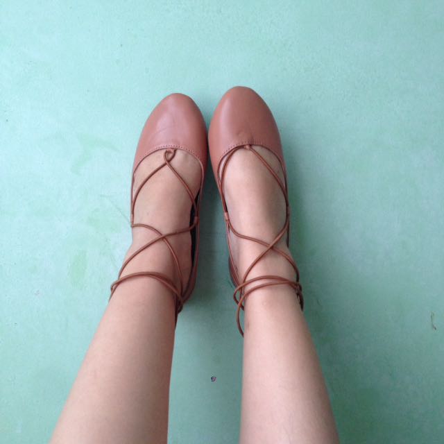shoes with strings