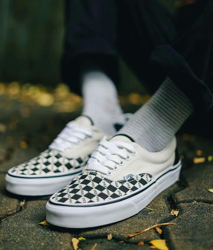 Vans era chill vibes on feet clearance