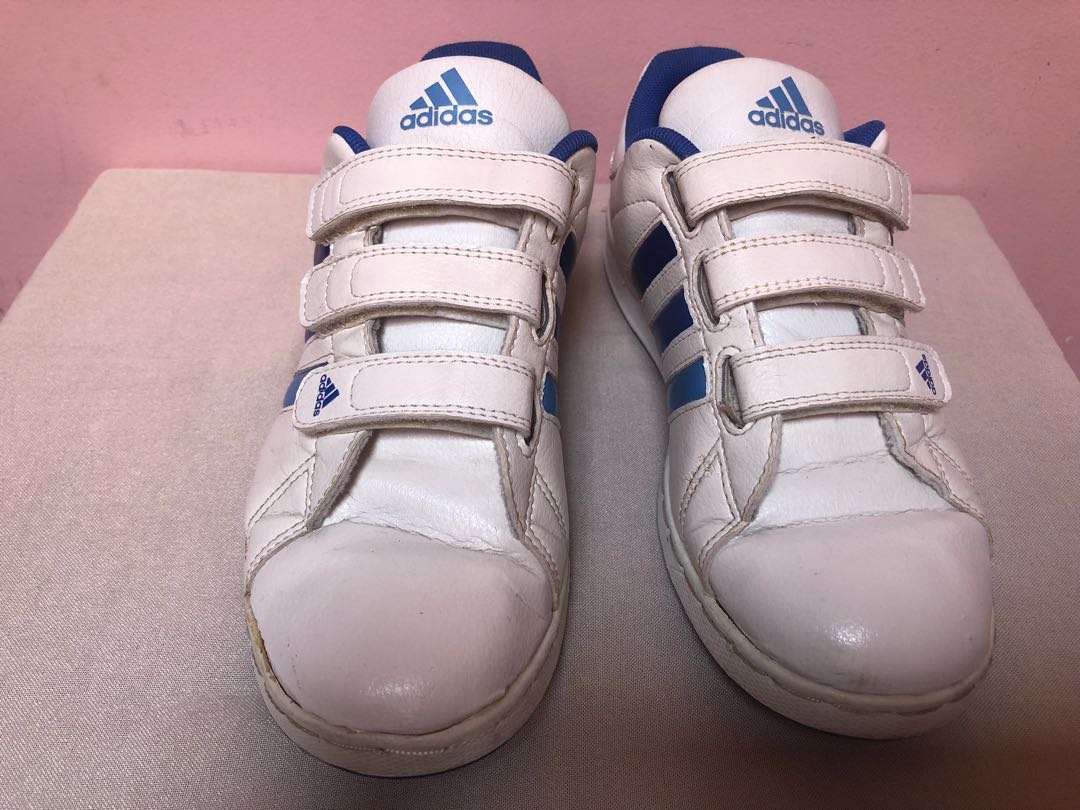 Adidas Sneakers Putih Original Women S Fashion Women S Shoes On Carousell