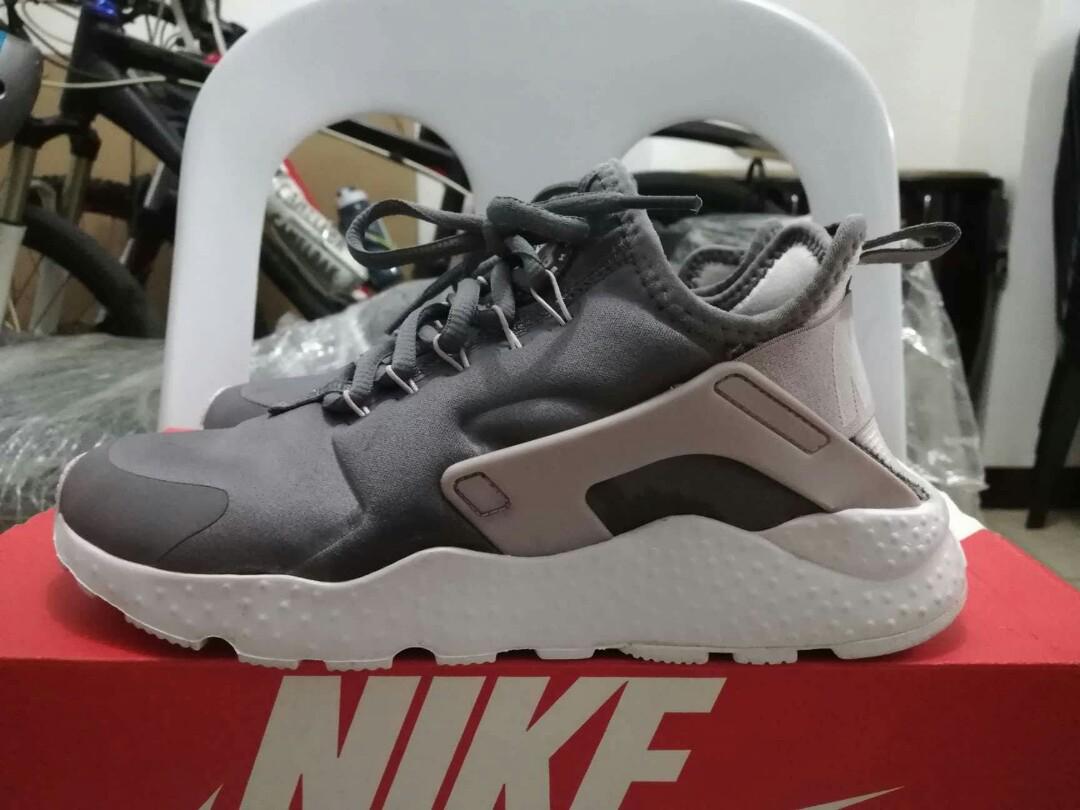 Air Huarache Run Ultra (Womans) (Category: Sneakers) located in Cainta. Submitted by kyrie_devonn22 (Listing ID 188173536, Image 1). Description: Air Huarache Run Ultra (Womans) Size 6.5 9++/10 Condition Complete with box Price: 5000.