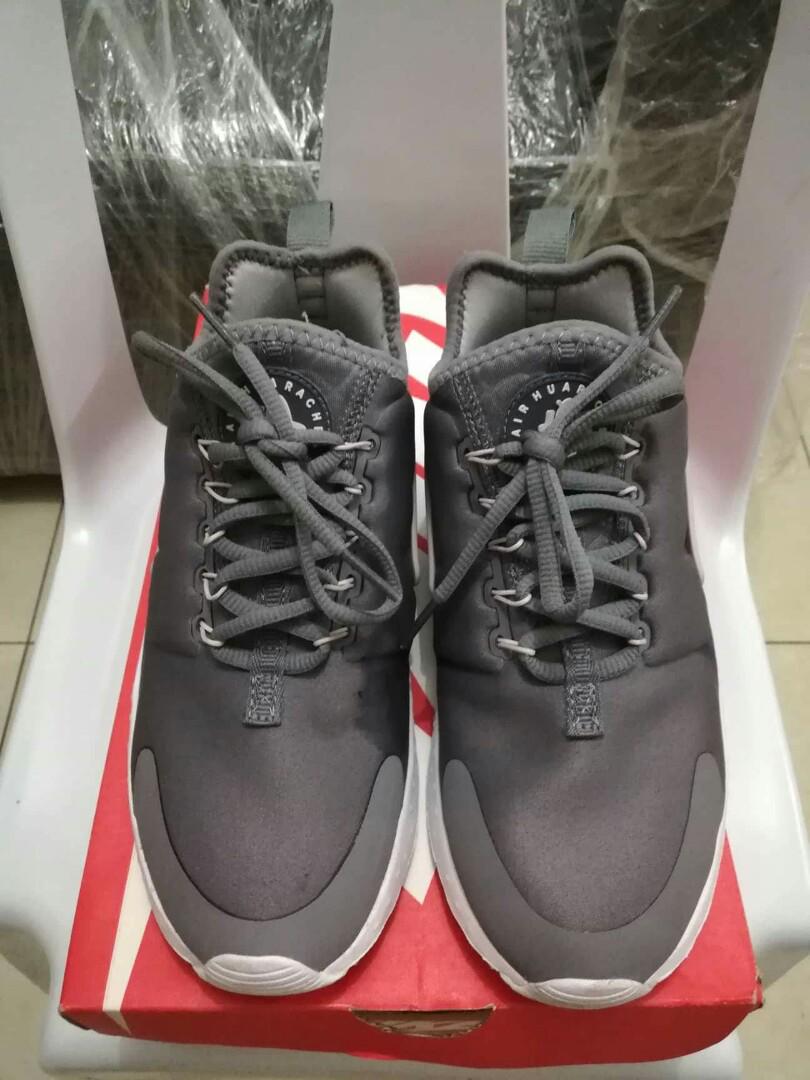 Air Huarache Run Ultra (Womans) (Category: Sneakers) located in Cainta. Submitted by kyrie_devonn22 (Listing ID 188173536, Image 3). Description: Air Huarache Run Ultra (Womans) Size 6.5 9++/10 Condition Complete with box Price: 5000.