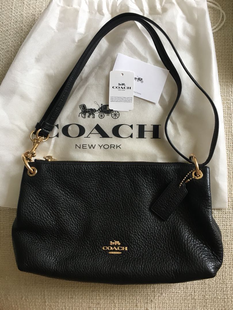 SALE????Authentic Coach black sling bag, Women&#39;s Fashion, Bags & Wallets, Sling Bags on Carousell