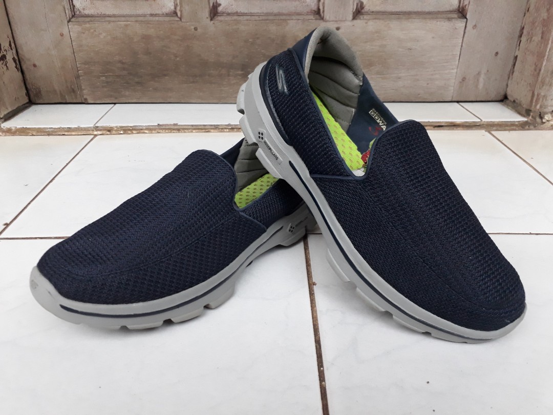  Sepatu  Skechers  Slip On Original Biru Dongker Mulus 