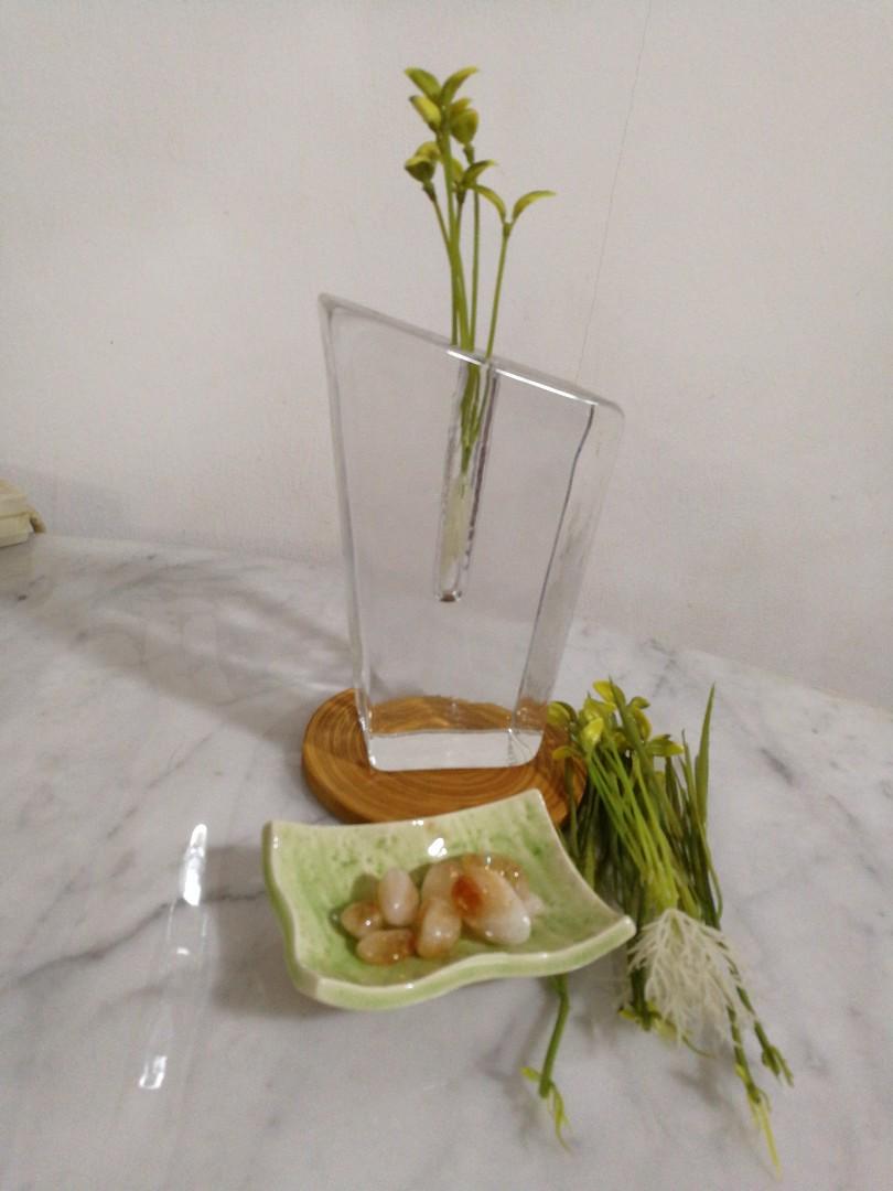 Zen Designer Glass Vase With Pebbles Coaster Green Grass