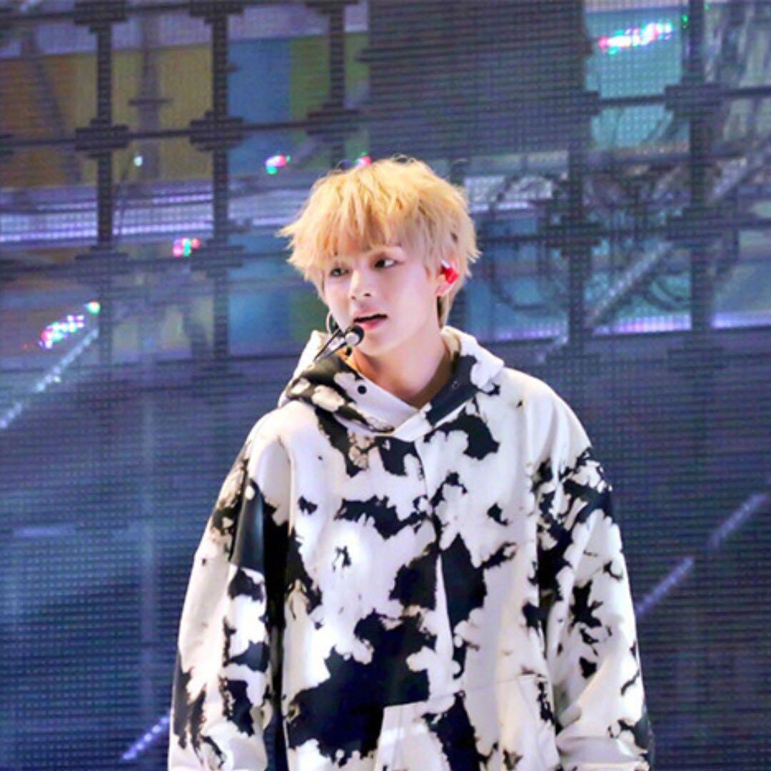 Taehyung black deals and white hoodie