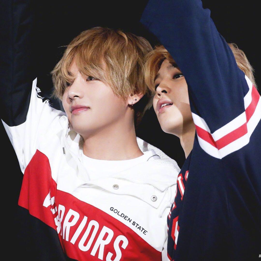Taehyung red hoodie hot sale