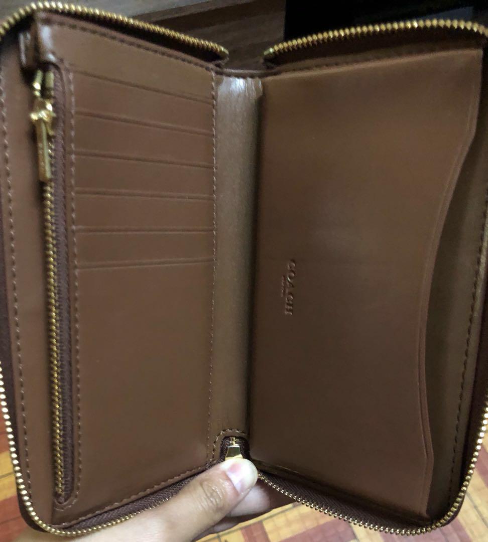 Authentic Coach Phone Wallet bought at Coach Outlet Waikele Hawaii, Women's  Fashion, Bags & Wallets, Wallets & Card holders on Carousell