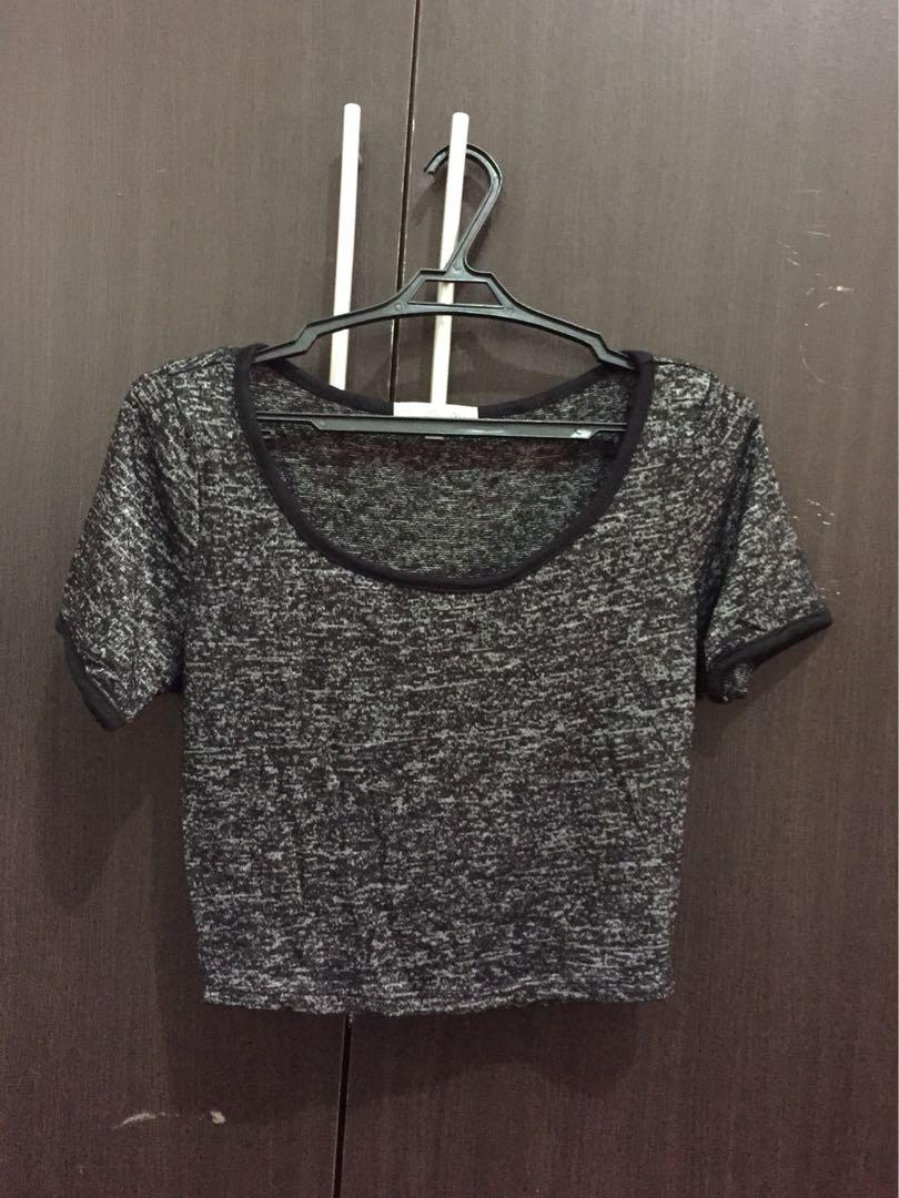 Crop top (cs-s) (Category: Sleeveless) located in Quezon City. Submitted by kellysht (Listing ID 188248339, Image 1). Description: .