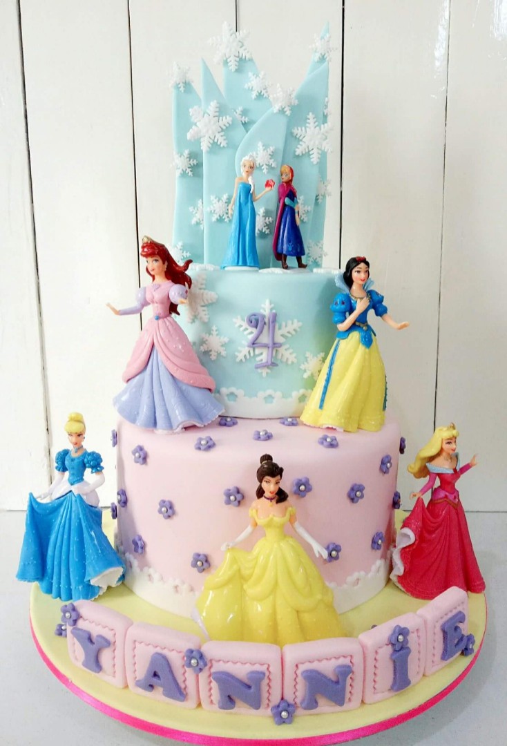 DISNEY PRINCESS BIRTHDAY CAKE | THE CRVAERY CAKES