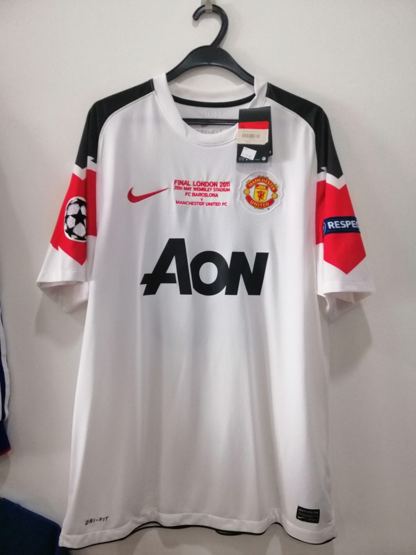 Manchester united clearance jersey london