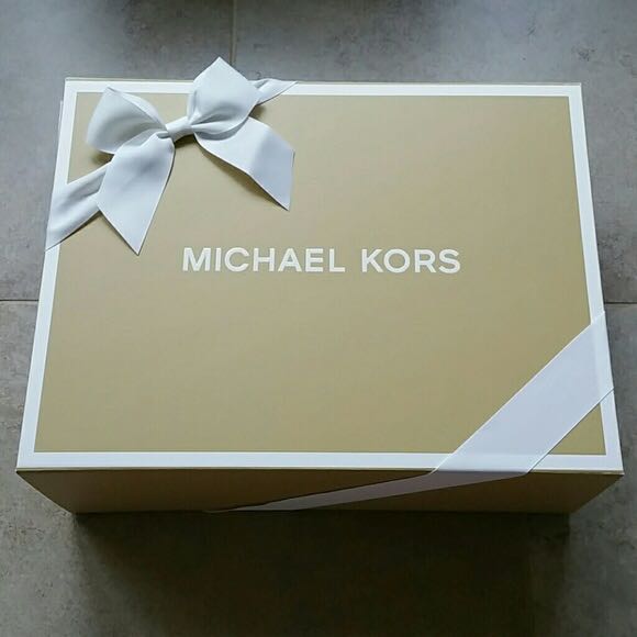 michael kors gift wrap look like