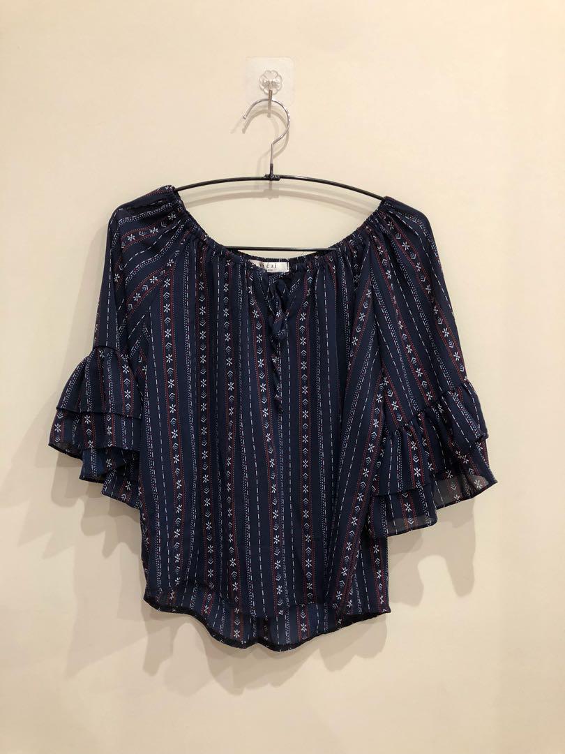 Off Shoulder Top (Category: Sleeveless) located in Ayer Keroh. Submitted by cally33 (Listing ID 188345596, Image 2). Description: Condition - 8/10.