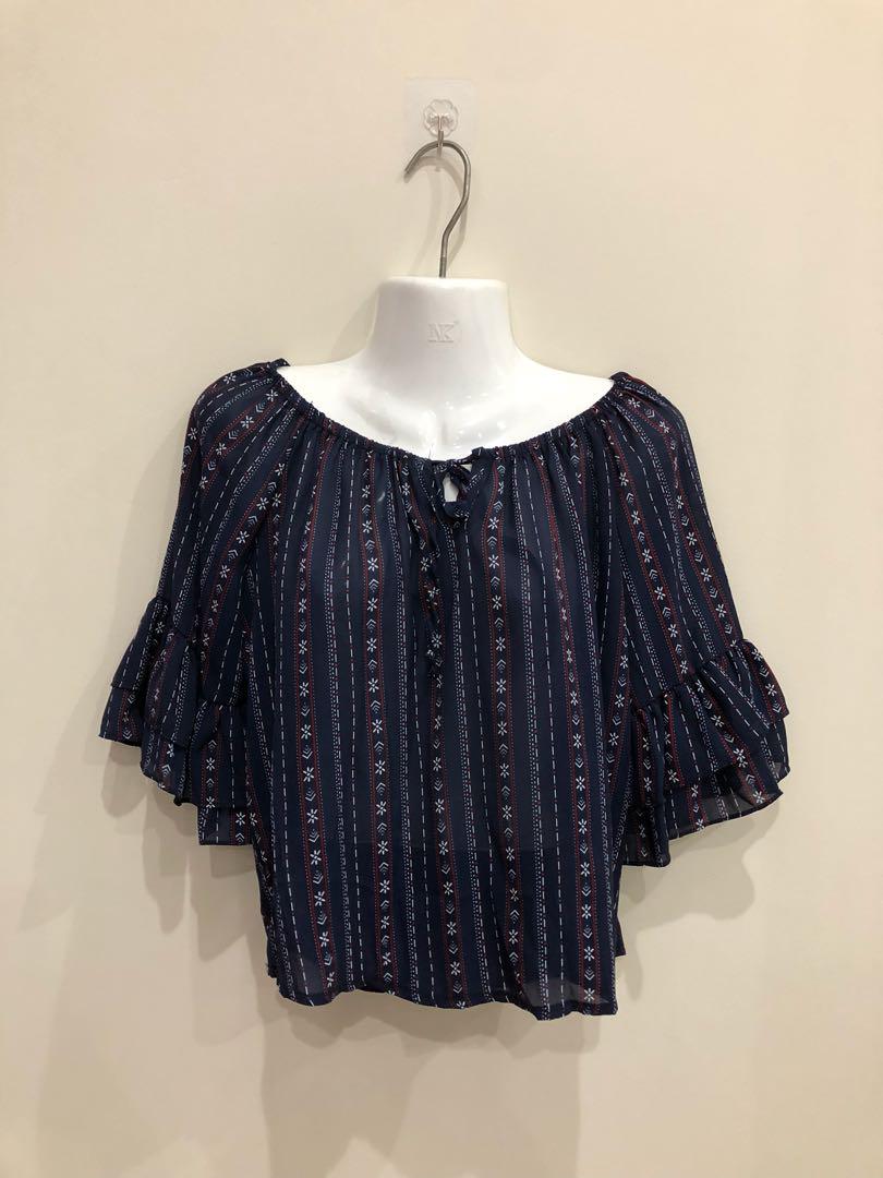 Off Shoulder Top (Category: Sleeveless) located in Ayer Keroh. Submitted by cally33 (Listing ID 188345596, Image 1). Description: Condition - 8/10.