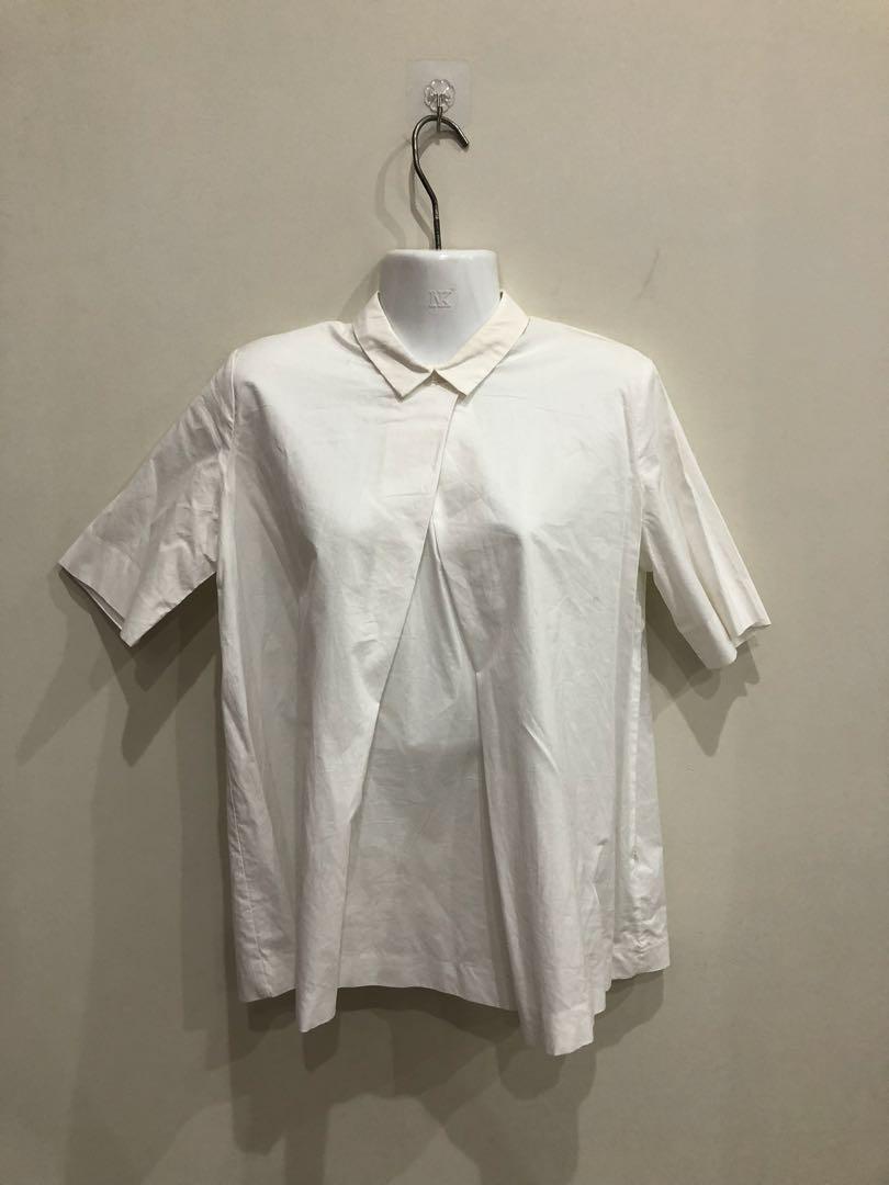 Solid White Blouse (Category: Blouses) located in Ayer Keroh. Submitted by cally33 (Listing ID 188345740, Image 1). Description: Condition - 7/10.