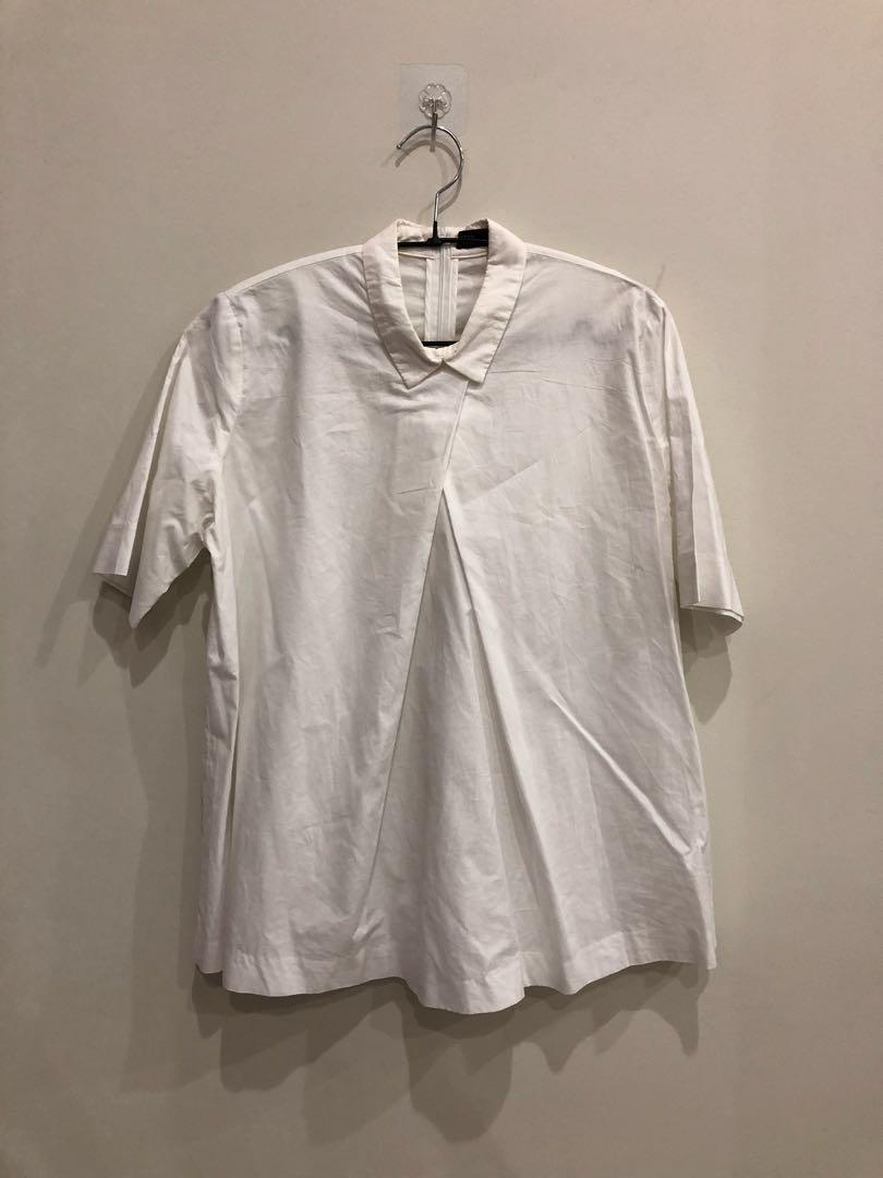 Solid White Blouse (Category: Blouses) located in Ayer Keroh. Submitted by cally33 (Listing ID 188345740, Image 2). Description: Condition - 7/10.