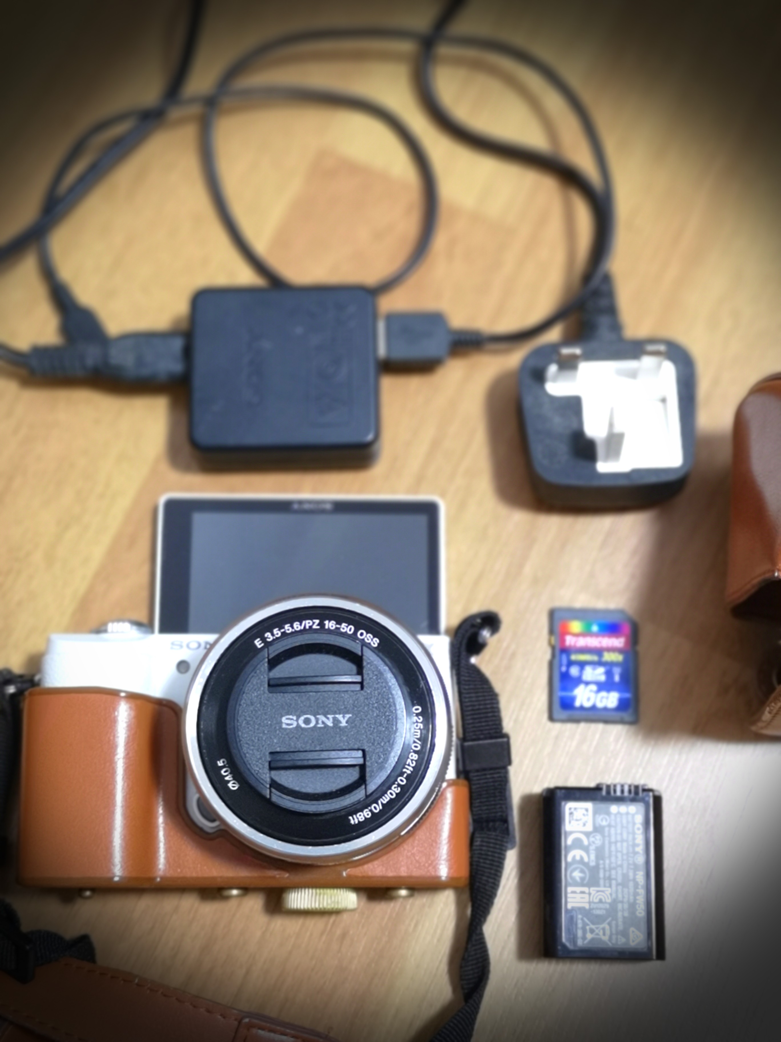 Sony Alpha A5000 201mp Lensa 16 50mm Putih Gratis 