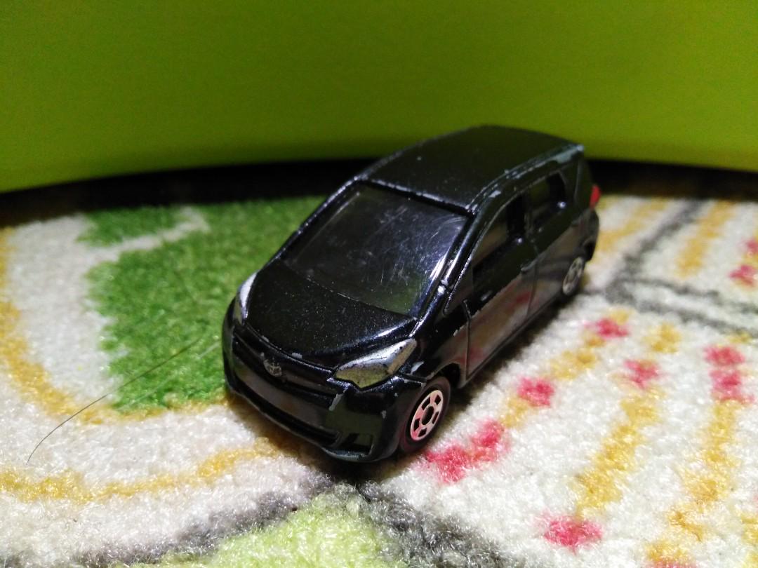 tomica toyota ractis