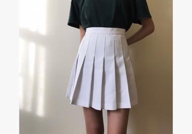 white pleated tennis skirt short