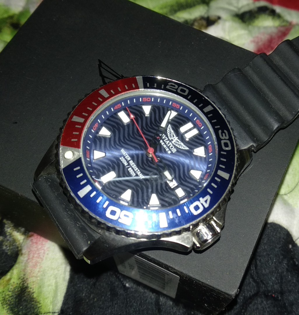 Aviator avw78341g351 store