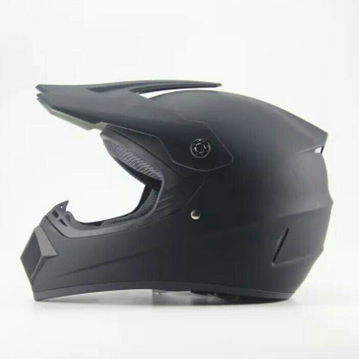 Helmet dirt clearance