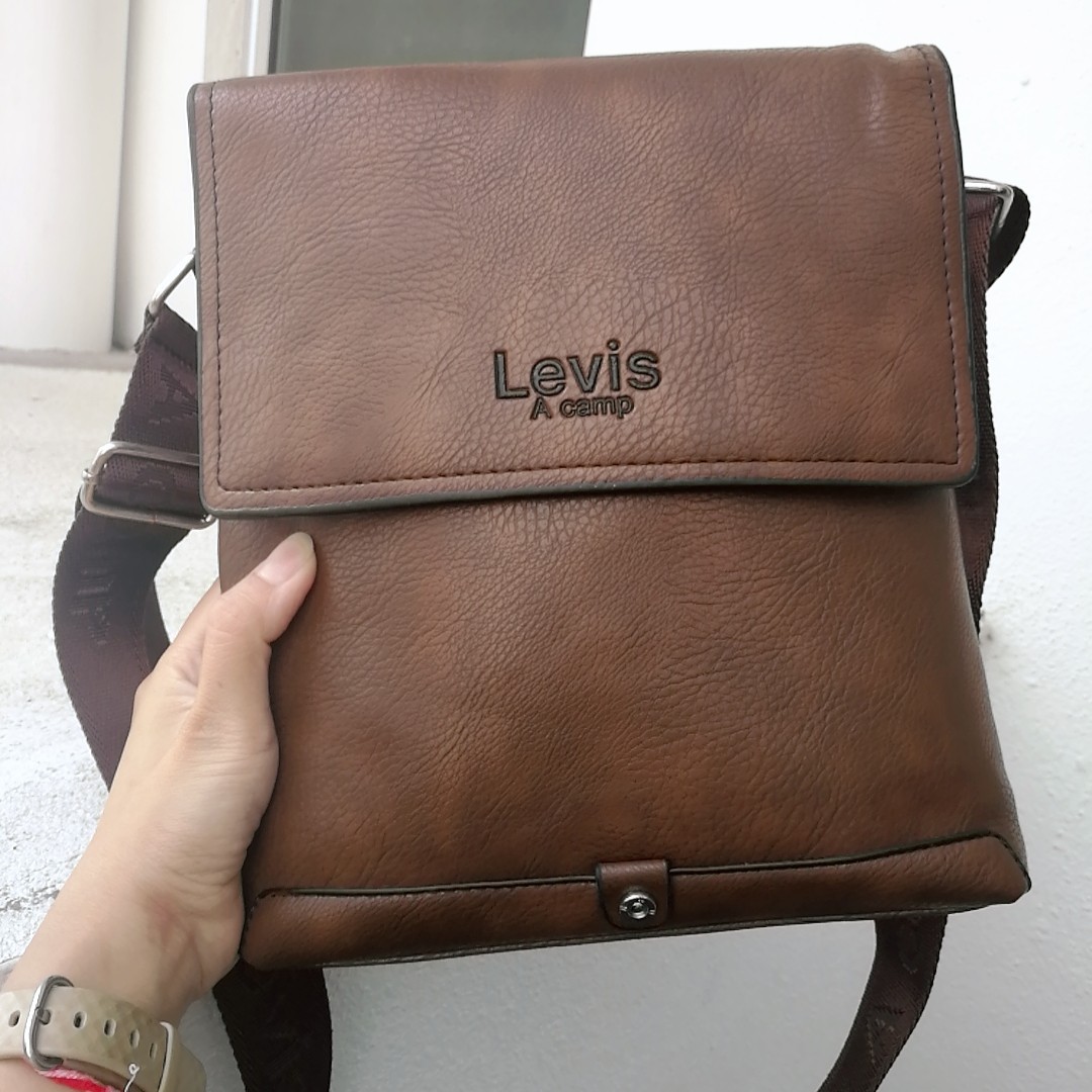 levis a camp leather bag