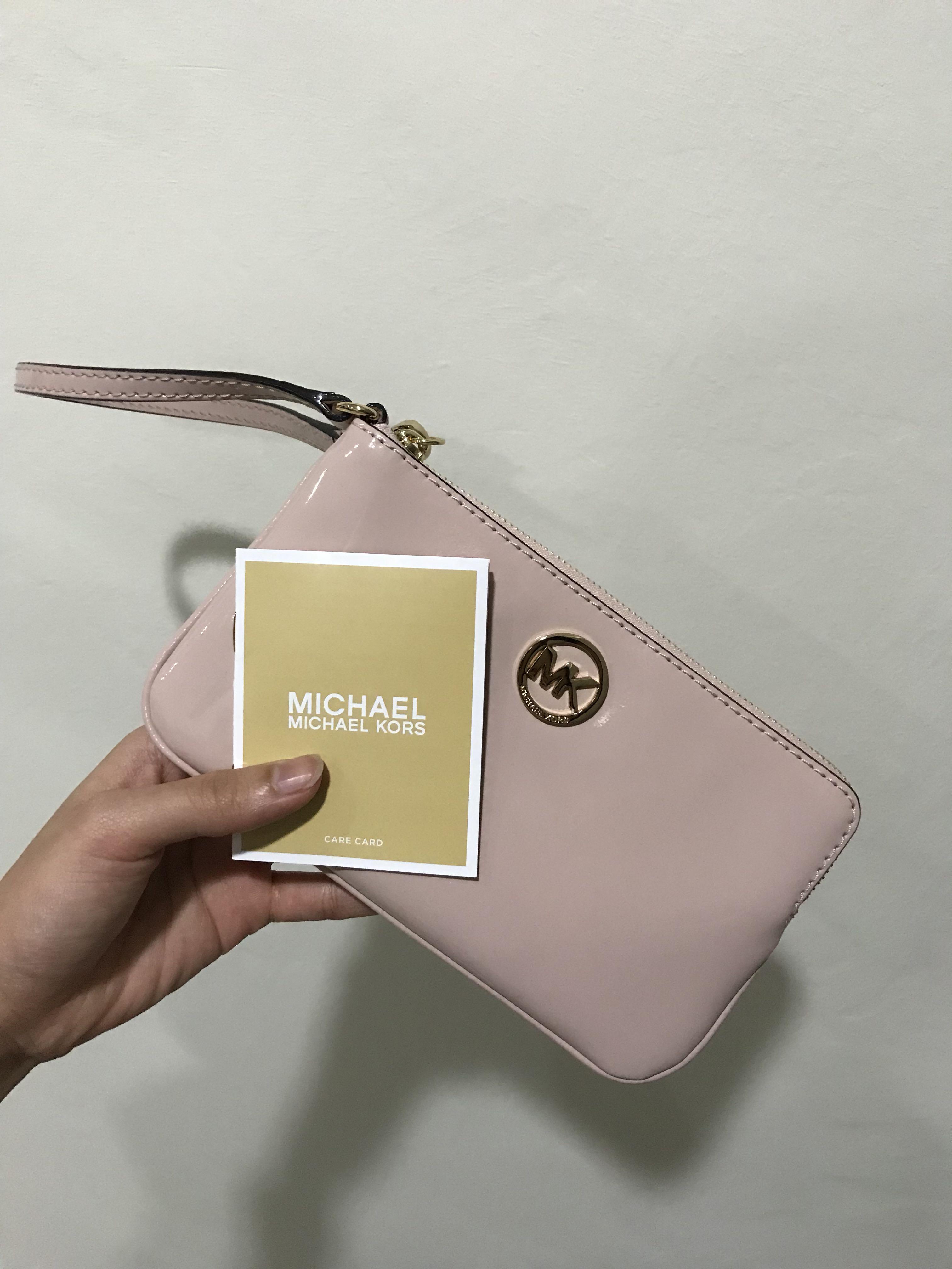 michael kors wristlet soft pink