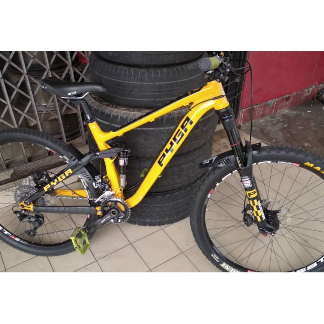 Pyga 27 5 Alloy Downhill Bike Pyga Oneforty650 22 Speed Sports Bicycles On Carousell