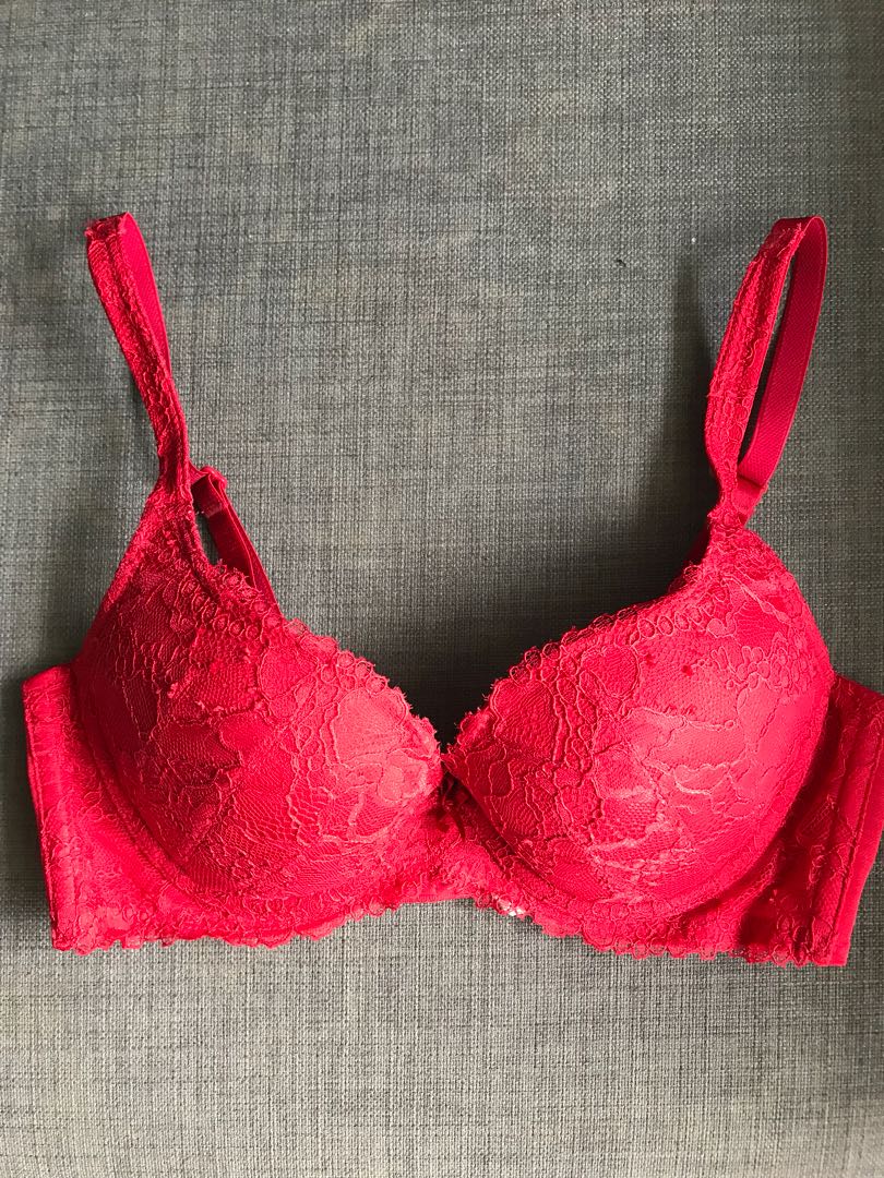 https://media.karousell.com/media/photos/products/2018/09/05/triumph_red_color_push_up_bra_1536129369_fc320d78.jpg