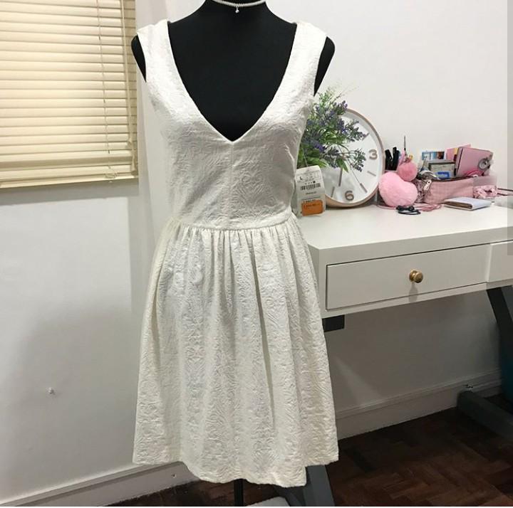 Zara V neck Lace Dress (Category: Dresses) located in Manila. Submitted by shopinessph (Listing ID 188511920, Image 1). Description: Brand New with Price tag! Original Store Sale price: Php 1590.