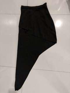 Asymetric skirt