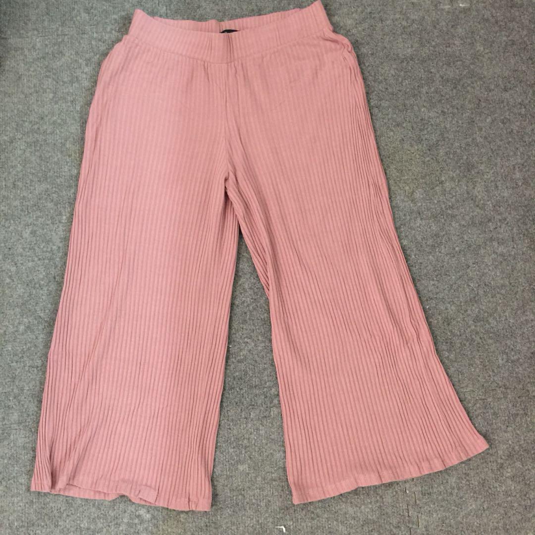 bershka cullotes (Category: Other Bottoms) located in Taguig. Submitted by teepee2021 (Listing ID 188571743, Image 1). Description: .