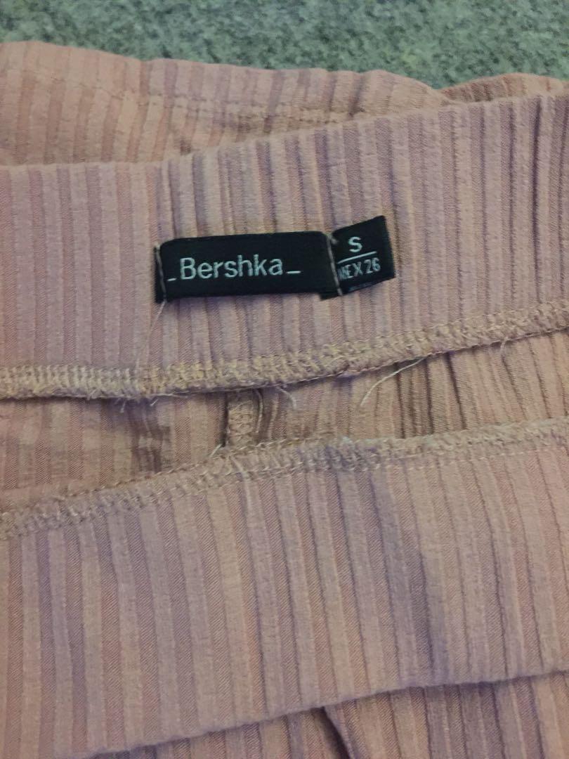 bershka cullotes (Category: Other Bottoms) located in Taguig. Submitted by teepee2021 (Listing ID 188571743, Image 2). Description: .