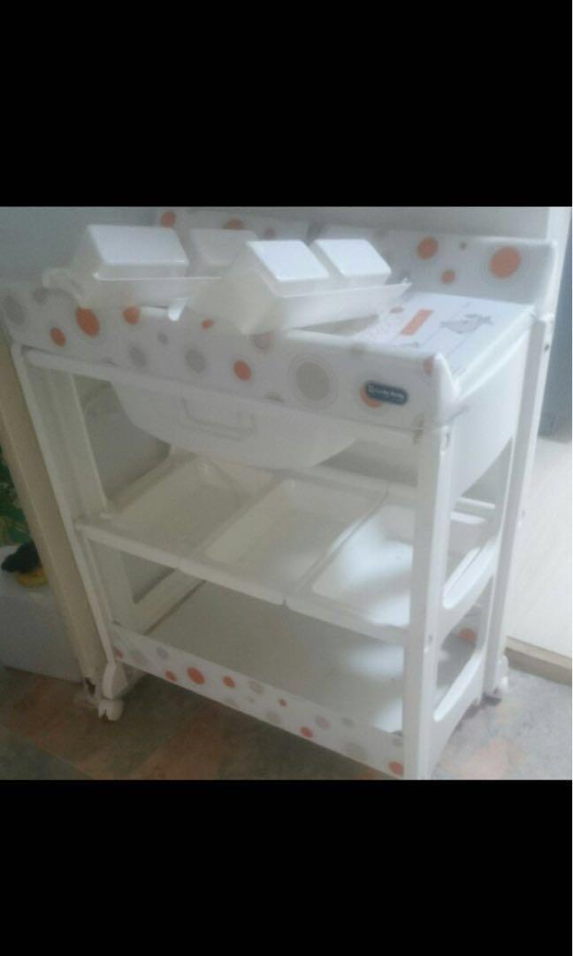 changing table and bathtub