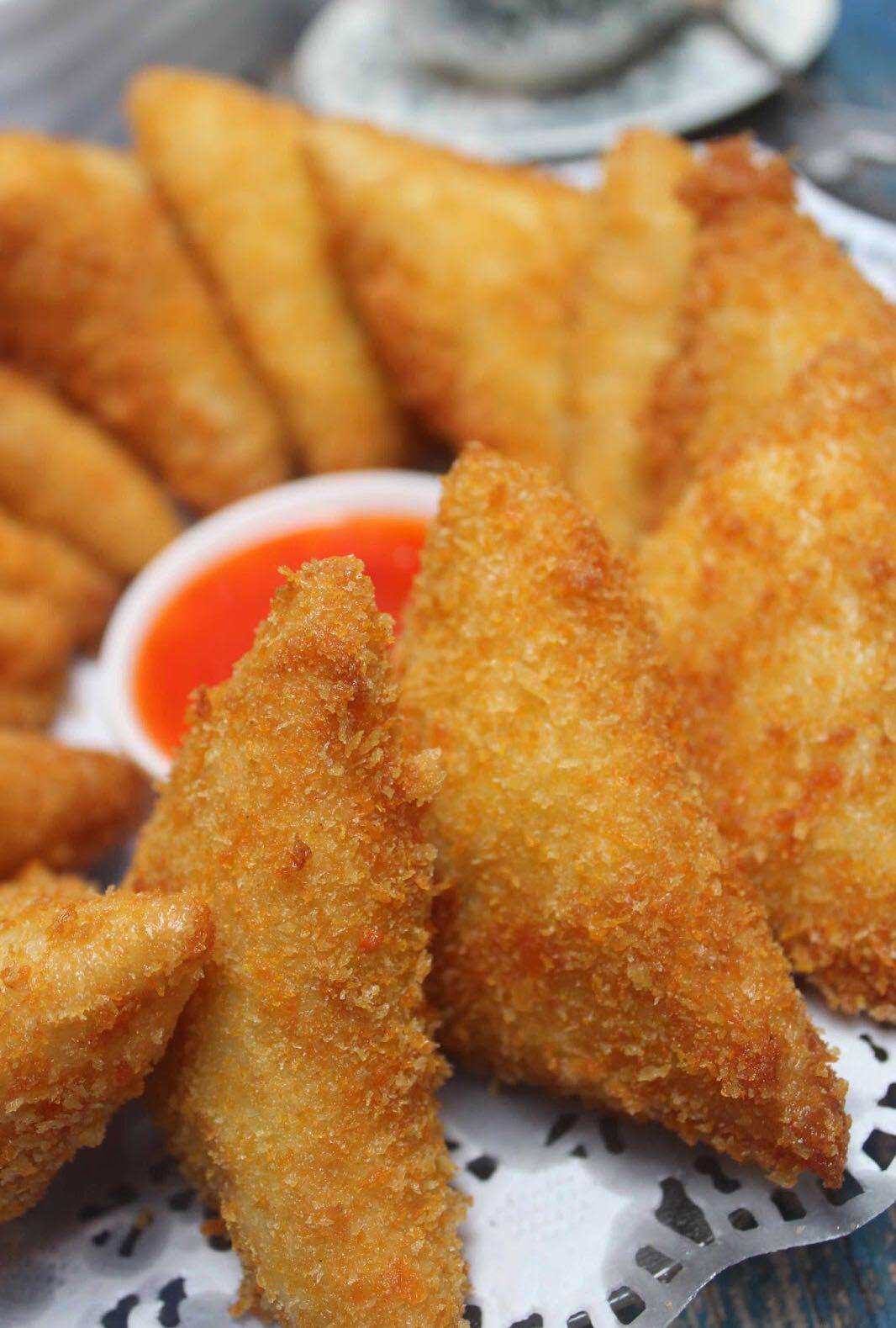 Chicken Risoles (Category: Chilled & Frozen Food) located in Singapore. Submitted by tiktiks (Listing ID 188613704, Image 1). Description: Need Snack ? Must try ... Indonesian Risol with chicken and veggie filling .. Halal from muslim kitchen Feel free to Dm for more info .