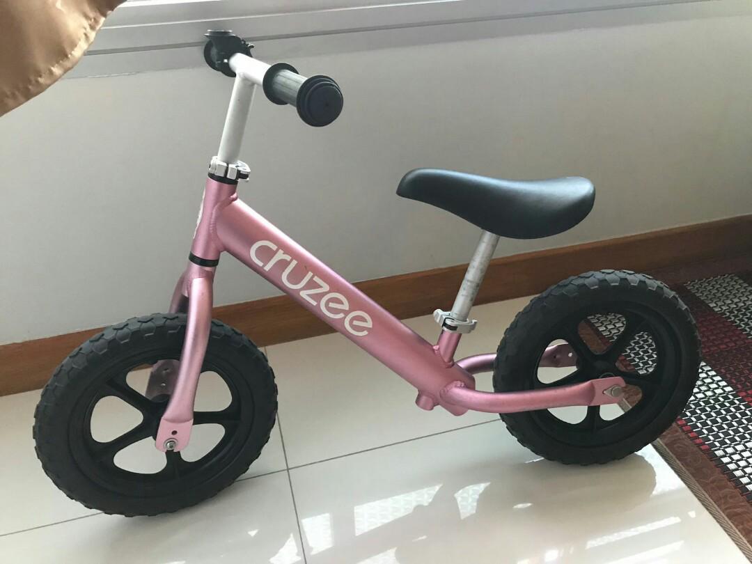 Used cruzee balance bike on sale
