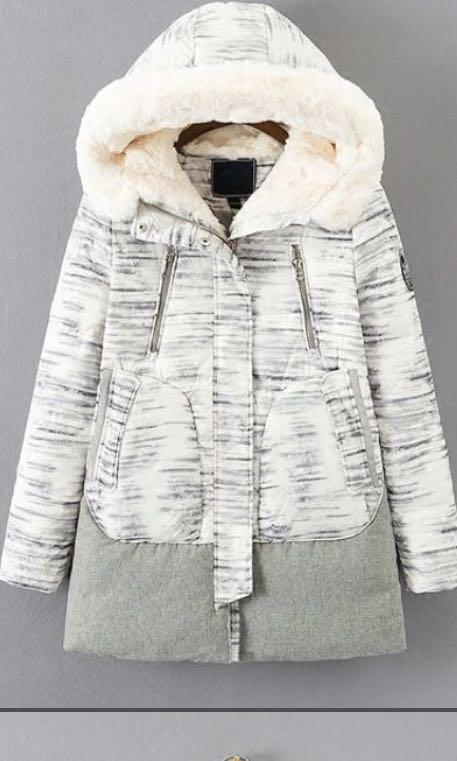 Down jacket (Category: Coats, Jackets and Outerwear) located in Kuala Lumpur. Submitted by ebi77 (Listing ID 188597490, Image 1). Description: .