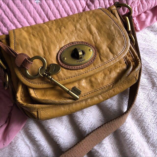Fossil mini clearance sling bag