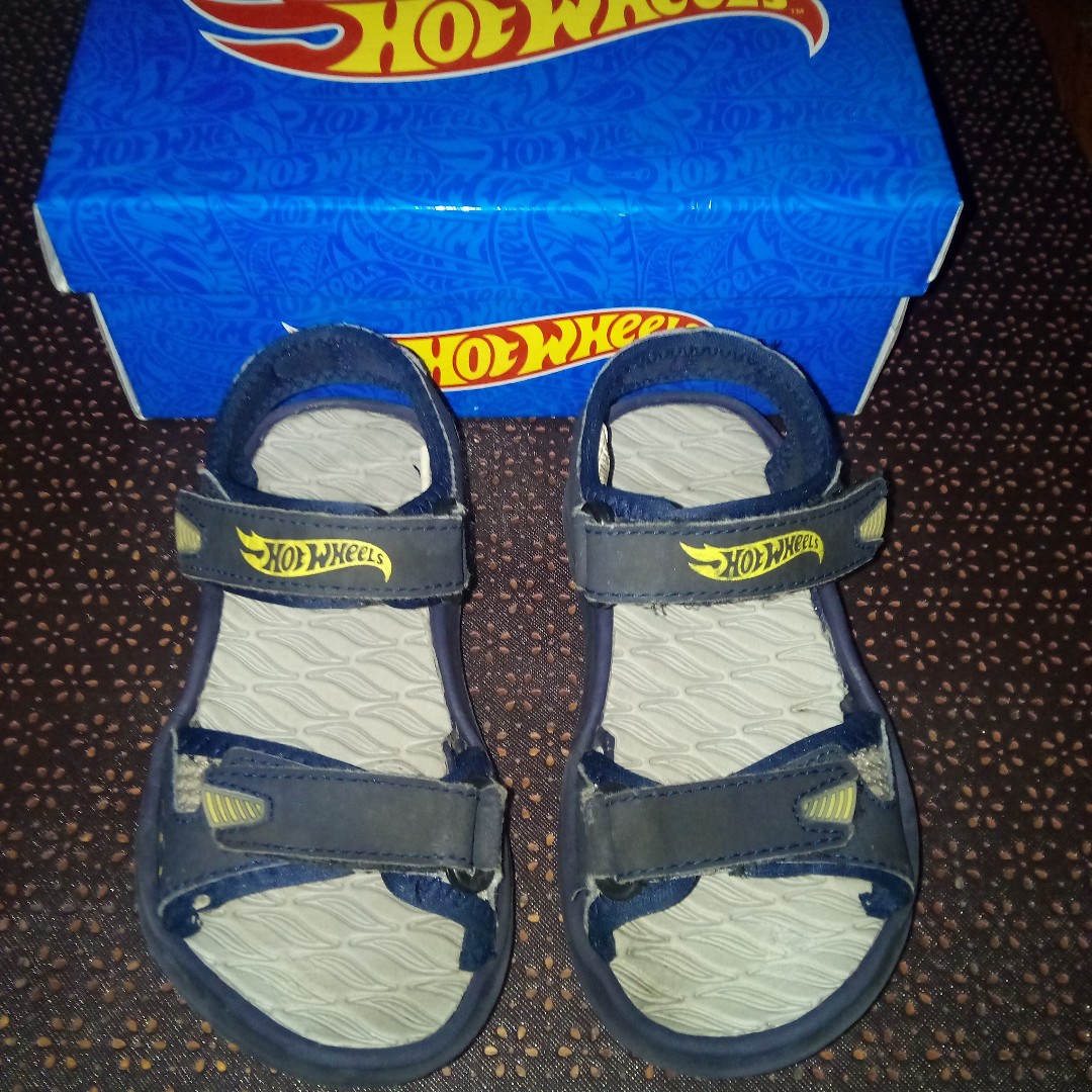 Hot deals wheels sandals