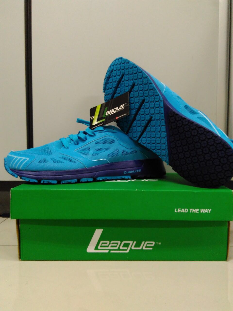 Sepatu Biru League Sneaker Fesyen Pria Sepatu Sneakers Di Carousell