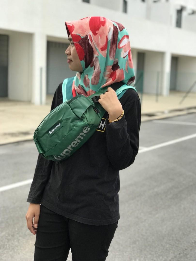 Supreme FW17 Waist Bag, Men's Fashion, Bags, Sling Bags on Carousell