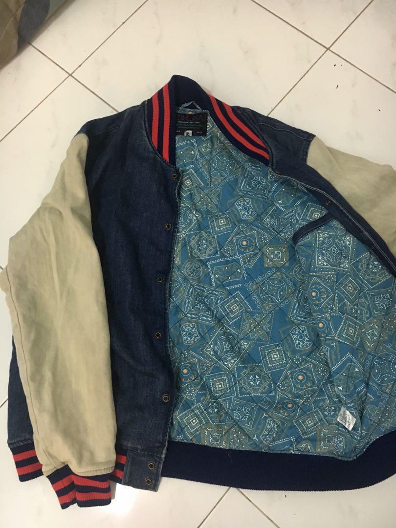 Varsity Jacket (Category: Coats, Jackets and Outerwear) located in Sungai Udang. Submitted by basemnt (Listing ID 183348065, Image 2). Description: selling this because wrong sizing for me and Malaysia is too hot..put in closet for too long!color in good condition,no color degrade.