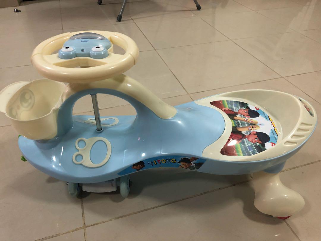 Walker (Category: Infant Playtime) located in Singapore. Submitted by anish12 (Listing ID 188681078, Image 3). Description: Child friendly comes with music 4 pre set rhymes ..