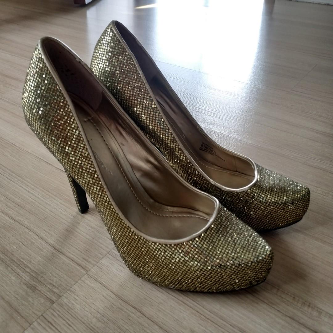 bcbg gold shoes