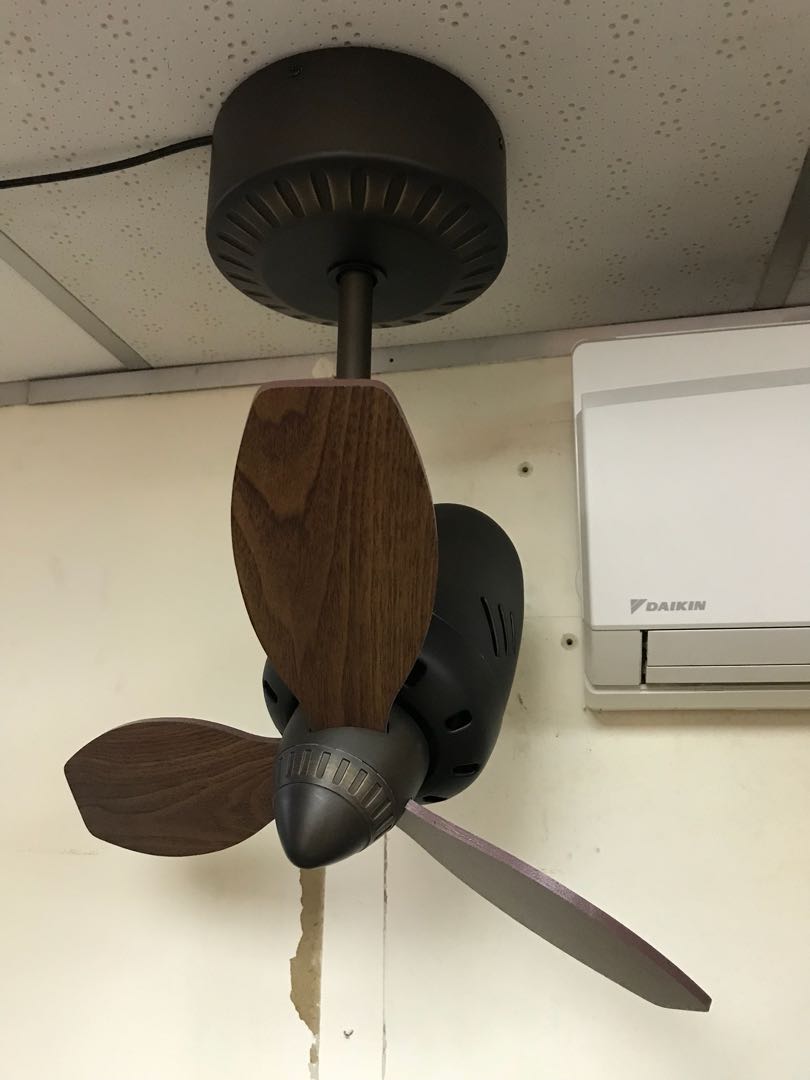 Ceiling Corner Mini Fan 18 Oscillation 3 Speed With Remote