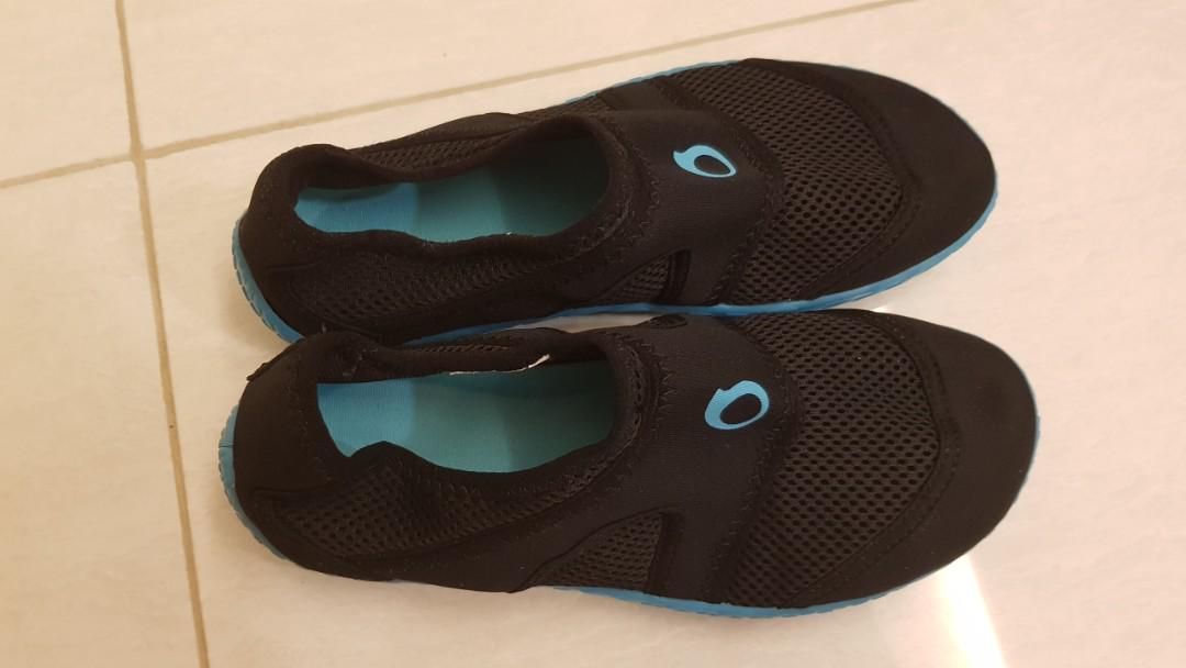 decathlon aqua shoes 100
