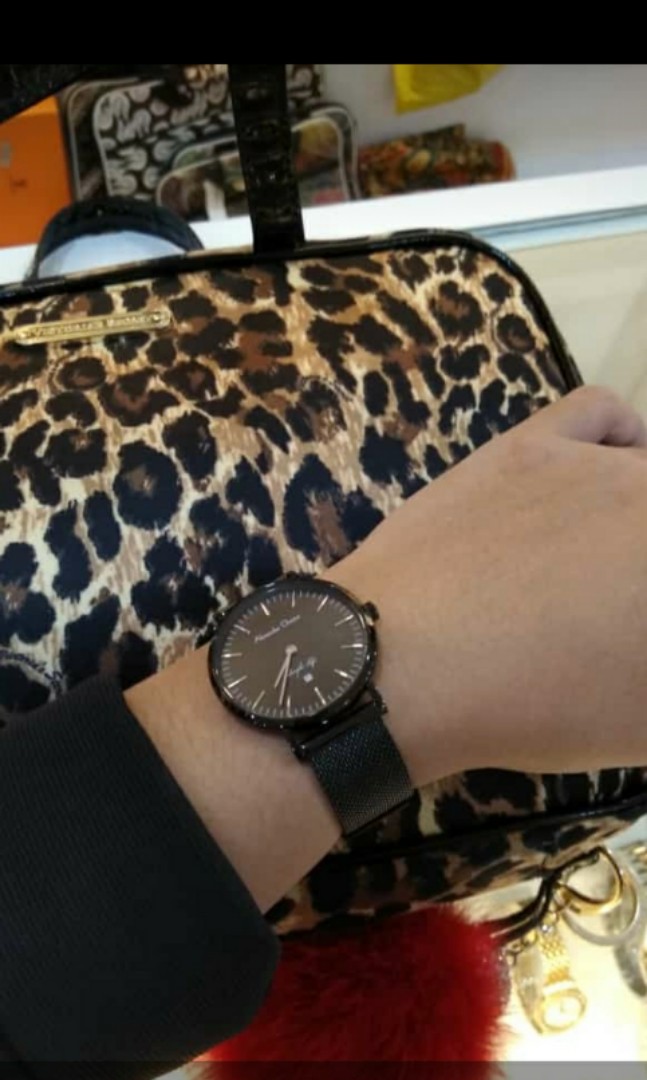 Gambar Tangan Pakai Jam Couple