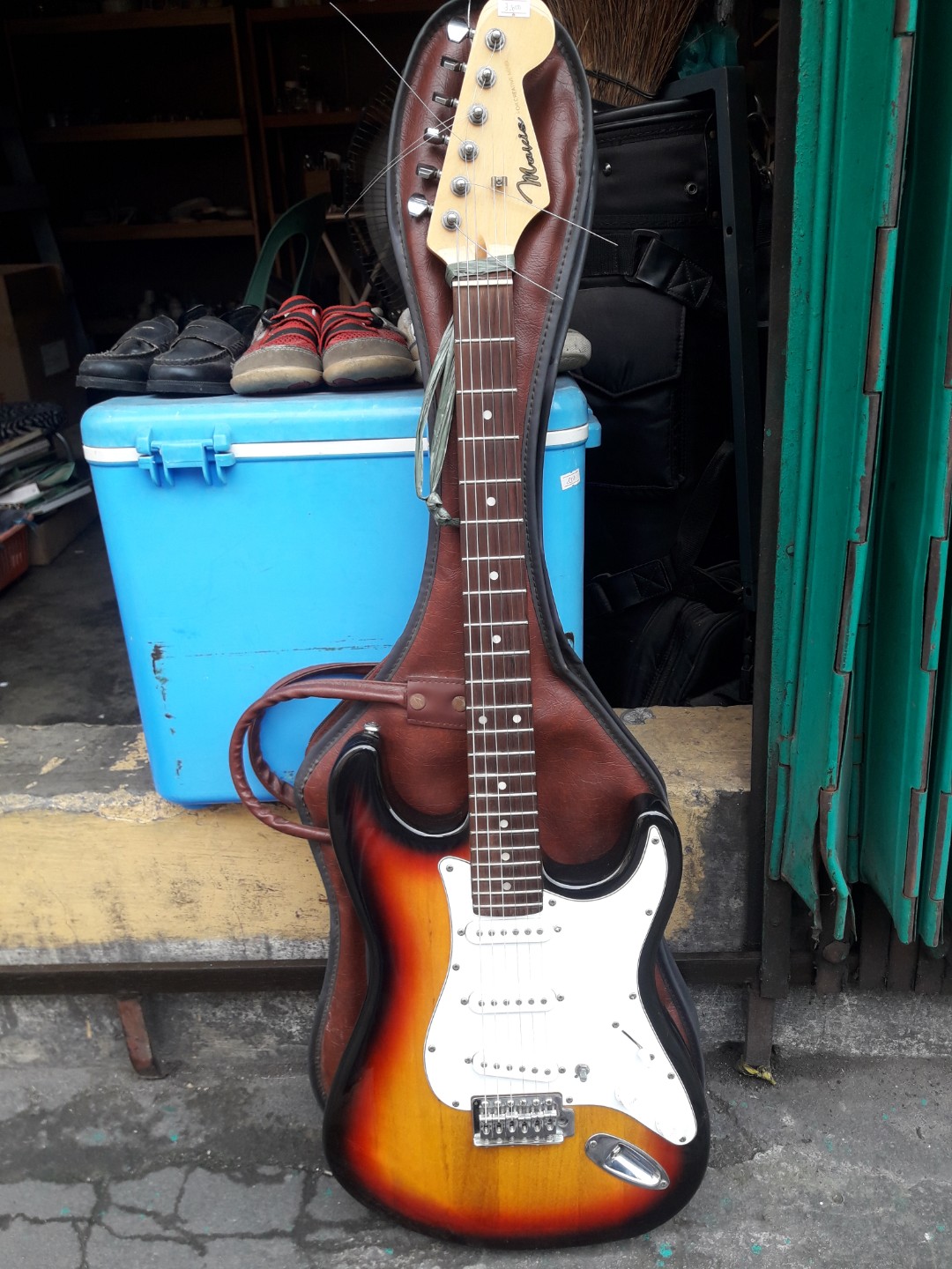 Japan orig Mavis Electric Guitar Hobbies Toys Music Media