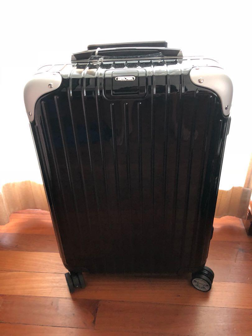 black rimowa cabin