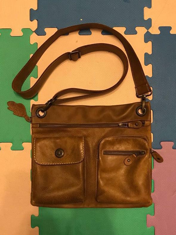 roots sling bag