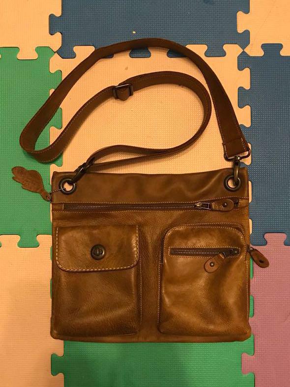 Roots sling bag store